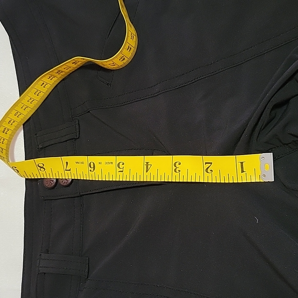 Athleta black low rise dipper capris size 2 - Picture 3 of 8